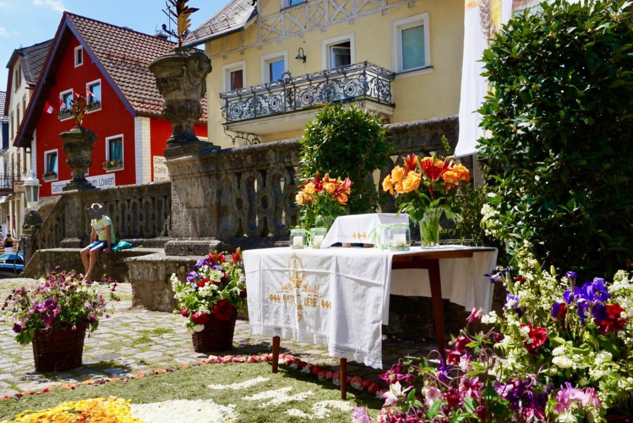 Gasthof Zum Loewen Goessweinstein Exteriér fotografie